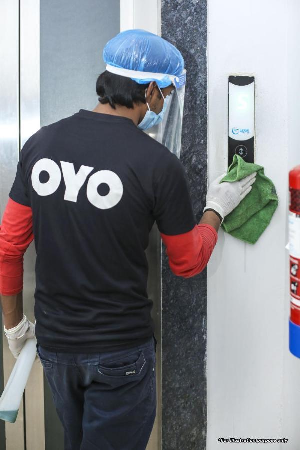 Collection O 7557 Hotel Shiv Kunj Exotica Naroda Buitenkant foto