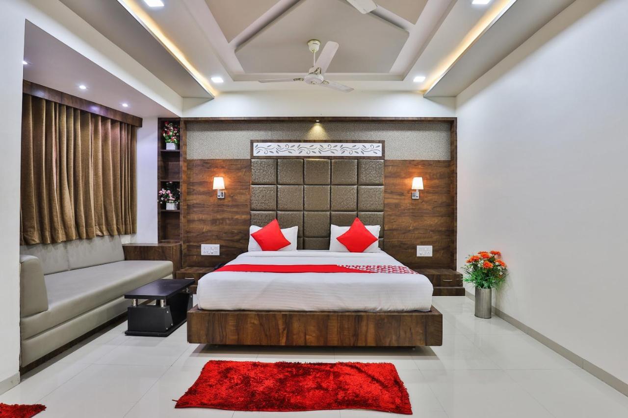Collection O 7557 Hotel Shiv Kunj Exotica Naroda Buitenkant foto