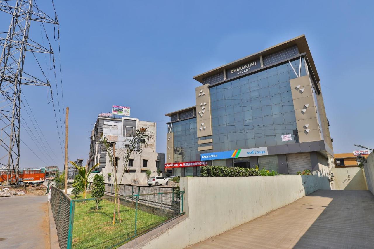 Collection O 7557 Hotel Shiv Kunj Exotica Naroda Buitenkant foto