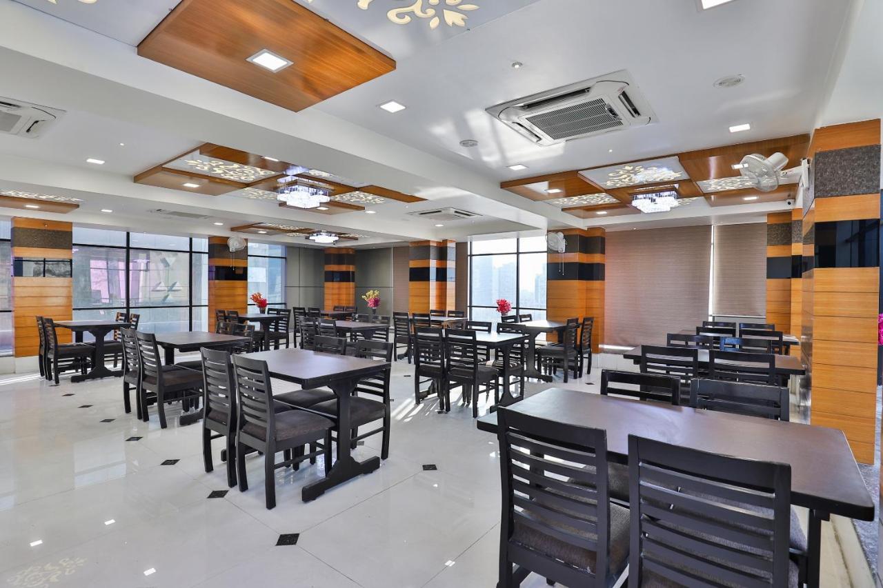 Collection O 7557 Hotel Shiv Kunj Exotica Naroda Buitenkant foto