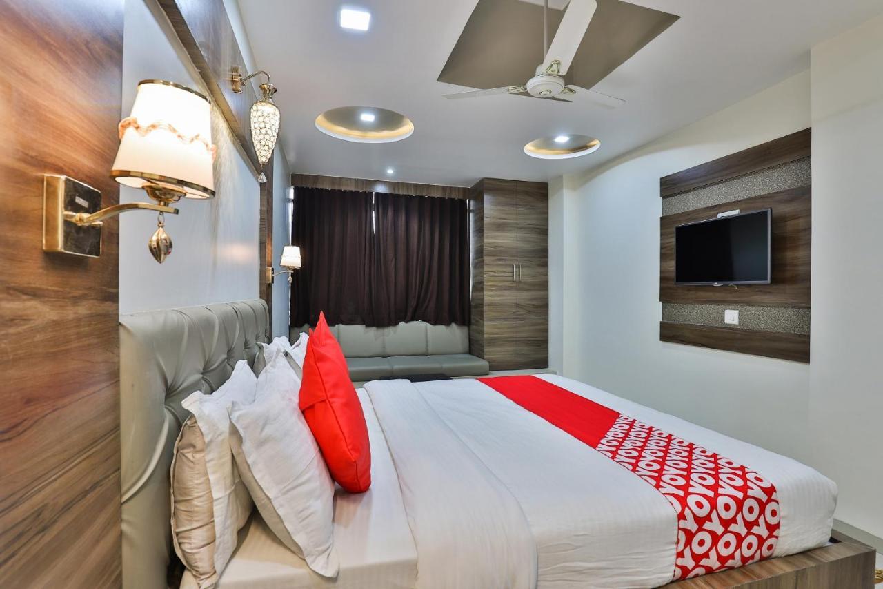 Collection O 7557 Hotel Shiv Kunj Exotica Naroda Buitenkant foto